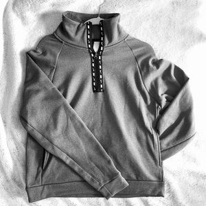 Nike women’s pullover NWOT